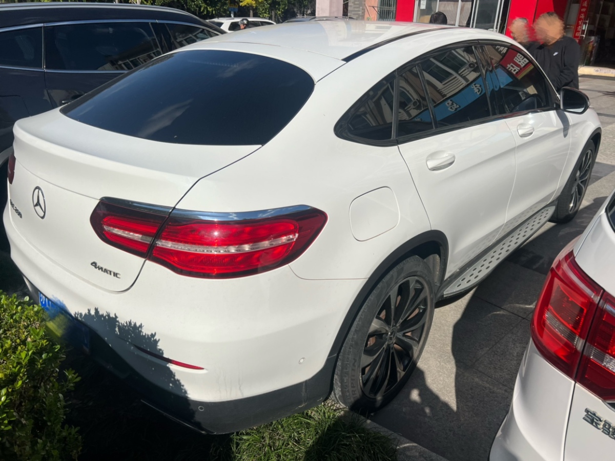 奔馳 奔馳GLC  2022款 改款 GLC 260 4MATIC 轎跑SUV圖片