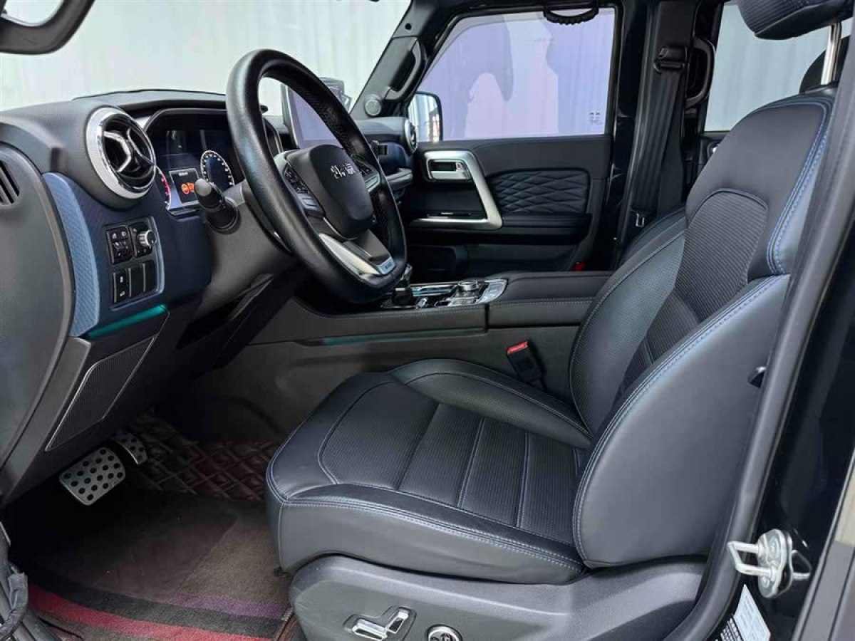 北京 BJ40  2020款 2.0T 自動(dòng)兩驅(qū)城市獵人版先鋒型圖片