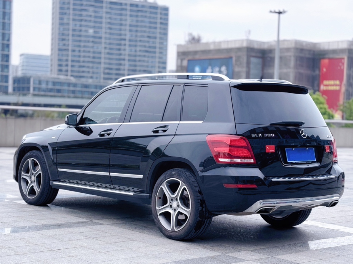 奔馳 奔馳GLK級  2015款 GLK 300 4MATIC 時(shí)尚型 極致版圖片