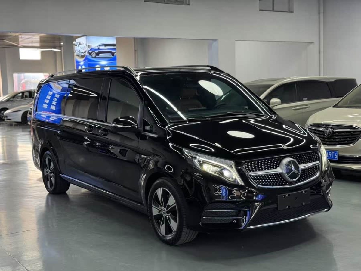 奔馳 V級(jí)  2021款 V 260 L 長(zhǎng)軸距豪華版圖片