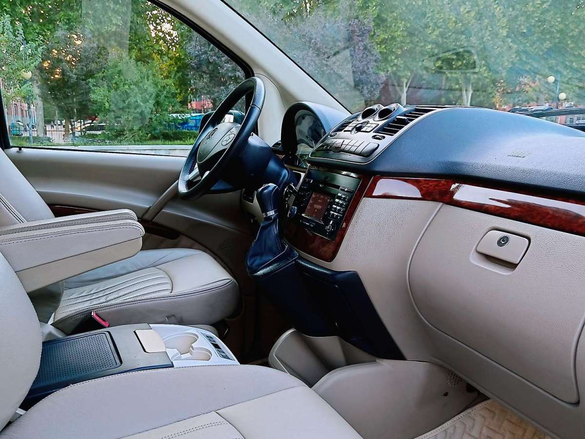 2013年8月奔驰 唯雅诺  2013款 3.0L 舒适版