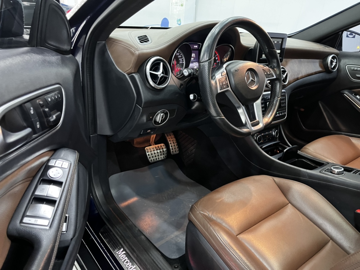 奔馳 奔馳GLA  2015款 GLA 260 4MATIC 運(yùn)動(dòng)型圖片