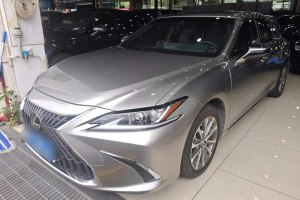 ES 雷克薩斯 200 豪華版