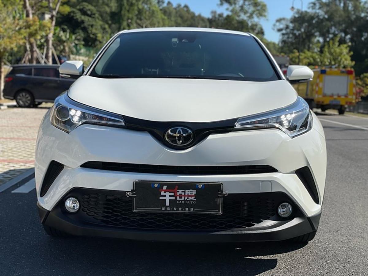 豐田 C-HR  2020款 2.0L 領(lǐng)先版圖片