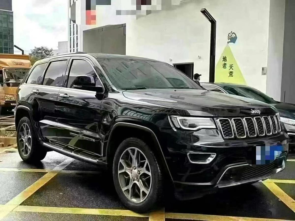 Jeep 大切諾基  2020款 3.0L 精英導(dǎo)航版圖片