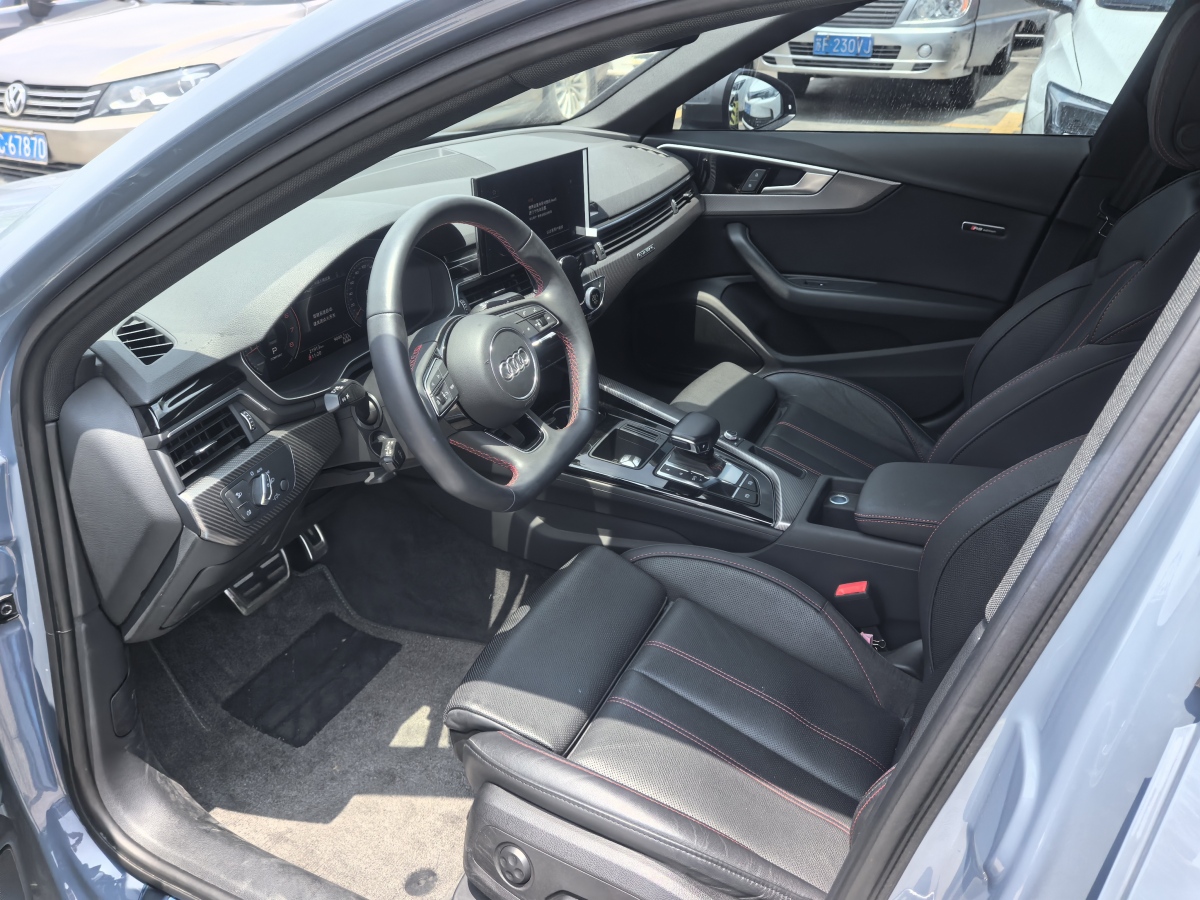 奧迪 奧迪A4L  2022款 40 TFSI quattro RS套件燃速型圖片