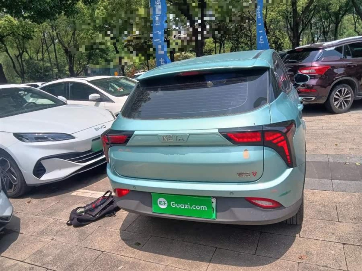 哪吒 哪吒V  2021款 標(biāo)準(zhǔn)續(xù)航娛樂(lè)版圖片