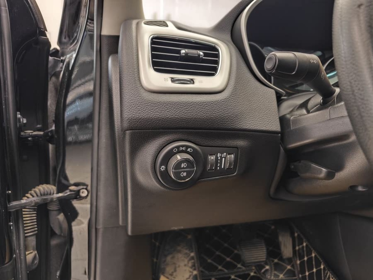 Jeep 指南者  2020款 220T 自動領(lǐng)先版圖片