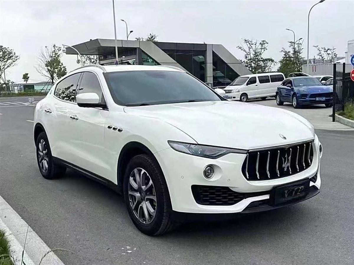 瑪莎拉蒂 Levante  2019款 3.0T 350Hp 標(biāo)準(zhǔn)版 國(guó)VI圖片