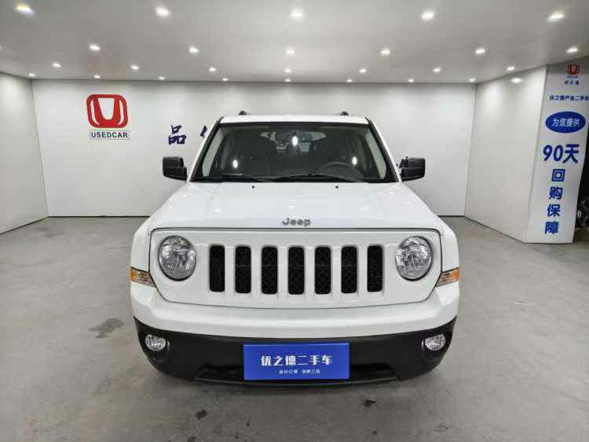 Jeep 自由客  2014款 2.0L 運(yùn)動(dòng)增強(qiáng)版圖片