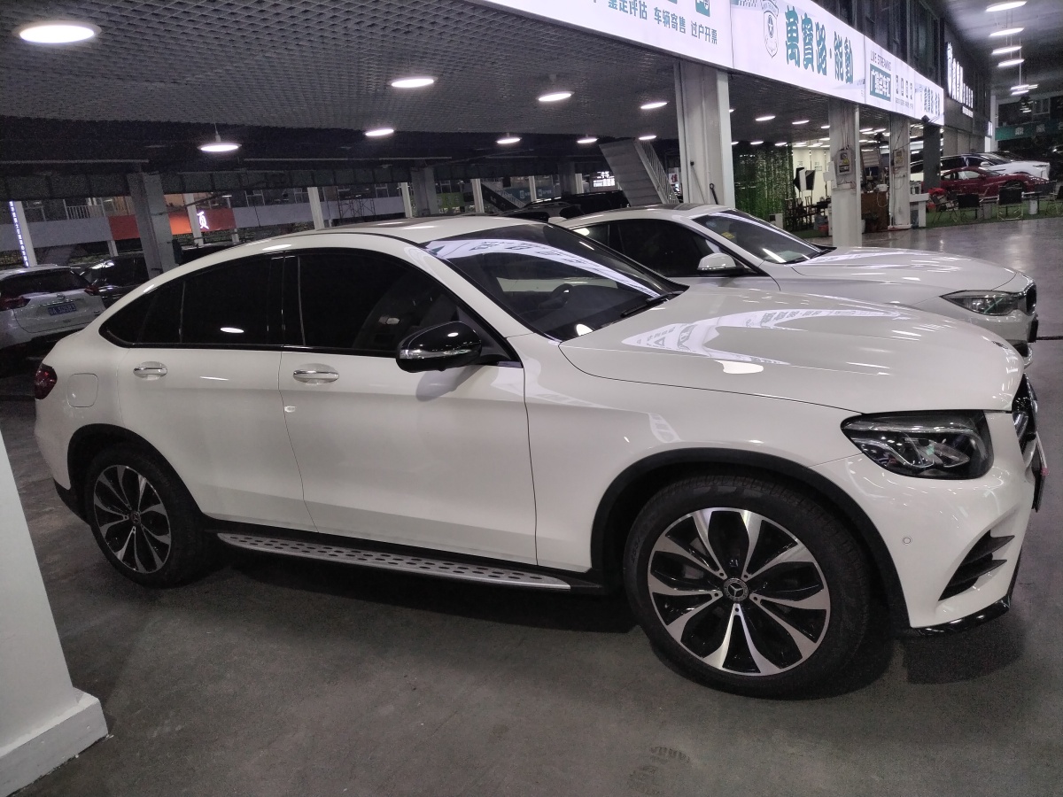 奔馳 奔馳GLC  2022款 改款 GLC 260 4MATIC 轎跑SUV圖片