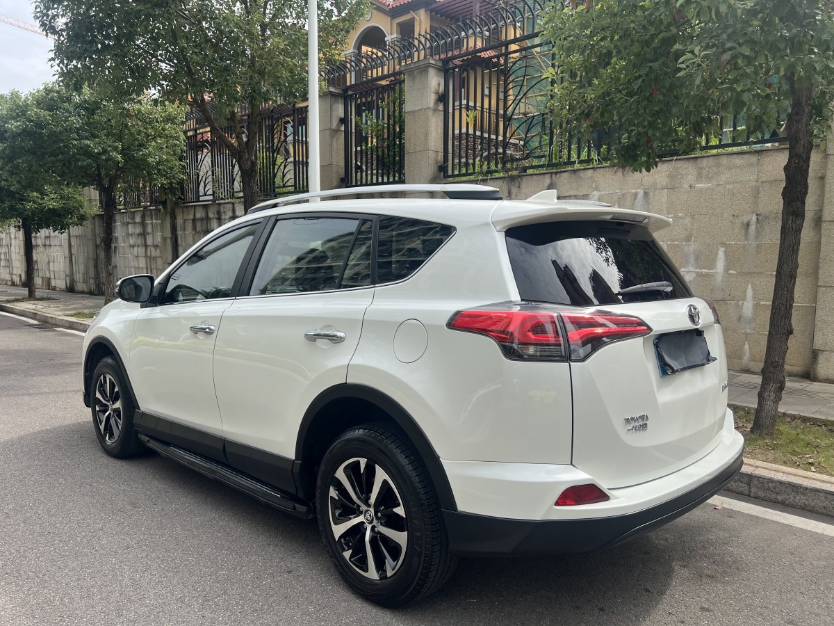 豐田 RAV4  2016款 榮放 2.0L CVT兩驅(qū)風(fēng)尚版圖片