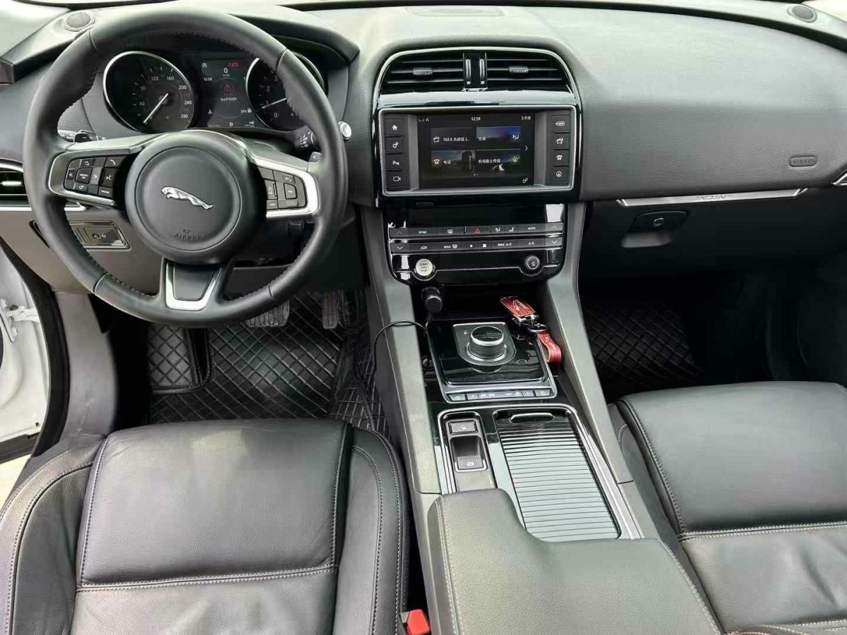 捷豹 XE  2018款 2.0T 200PS 兩驅(qū)R-Sport運動版圖片