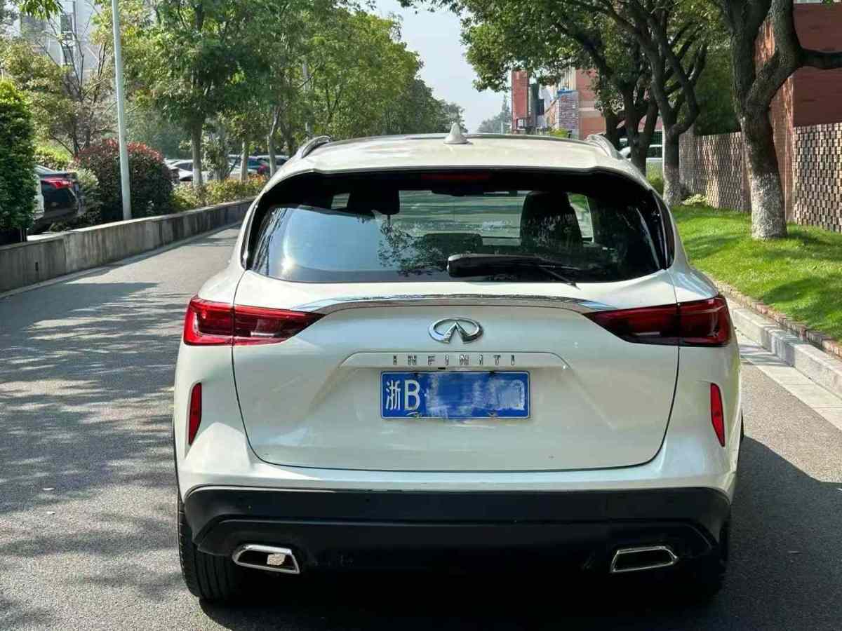 英菲尼迪 QX50  2022款 2.0T 兩驅(qū)時(shí)尚版圖片