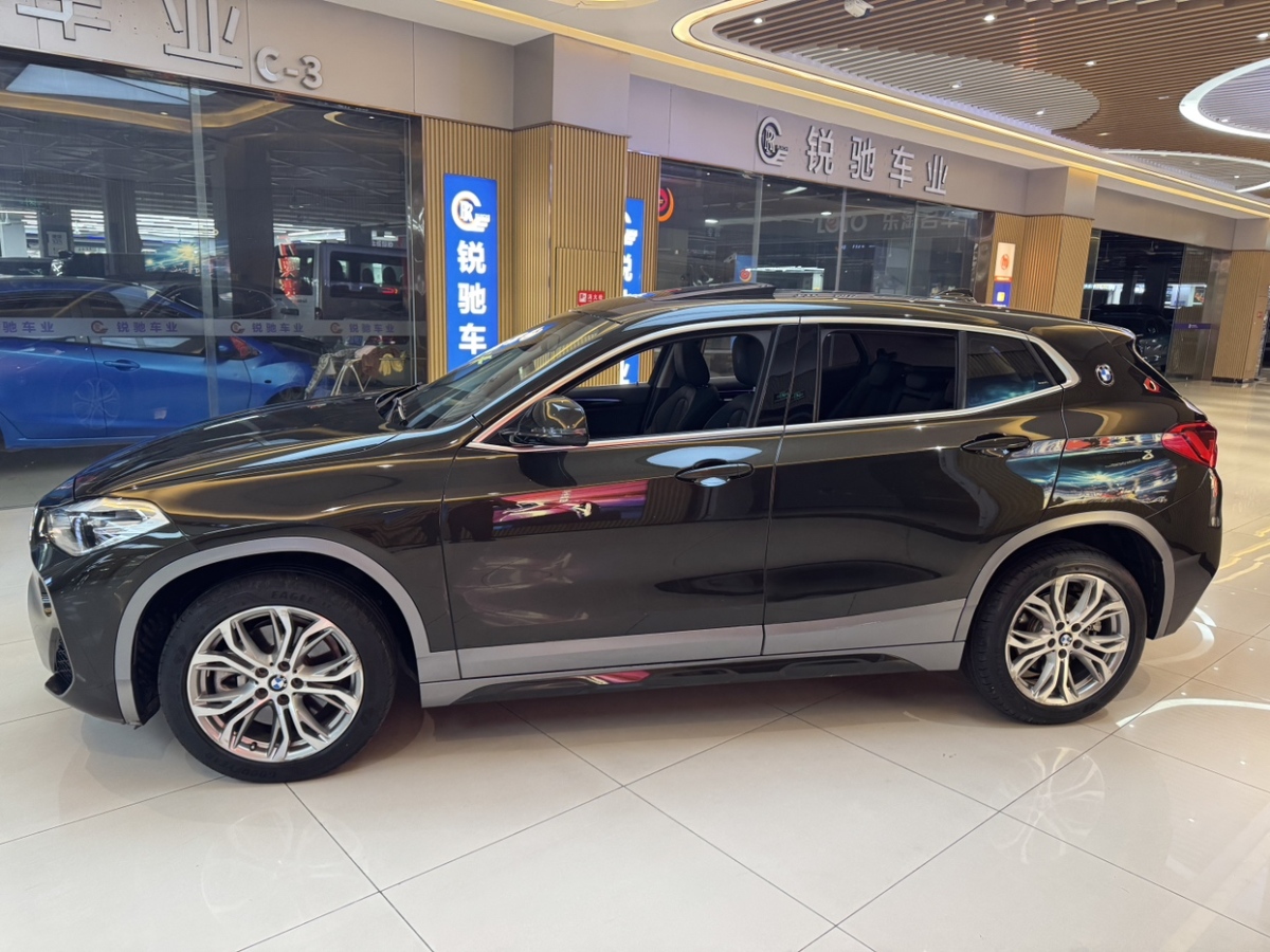 寶馬 寶馬X2  2019款  sDrive25i 領(lǐng)先型M越野套裝 國VI圖片