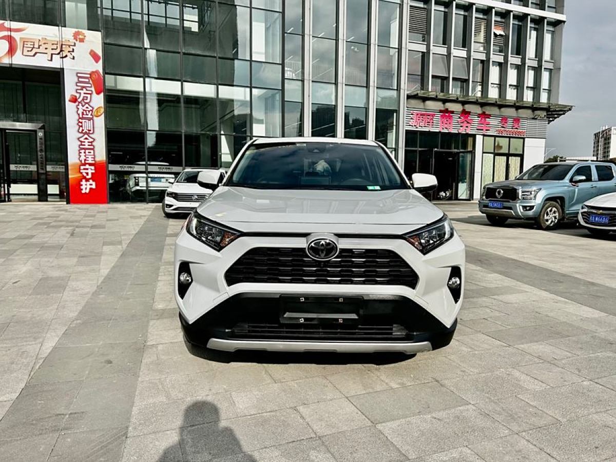 豐田 RAV4榮放  2022款 2.0L CVT兩驅(qū)風(fēng)尚版圖片