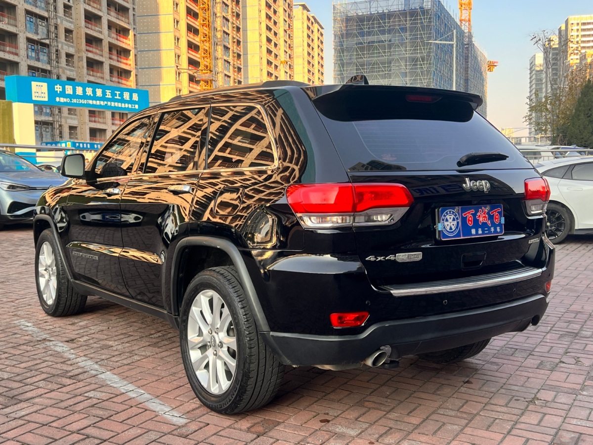 Jeep 大切諾基  2017款 3.0L 舒享導(dǎo)航版圖片