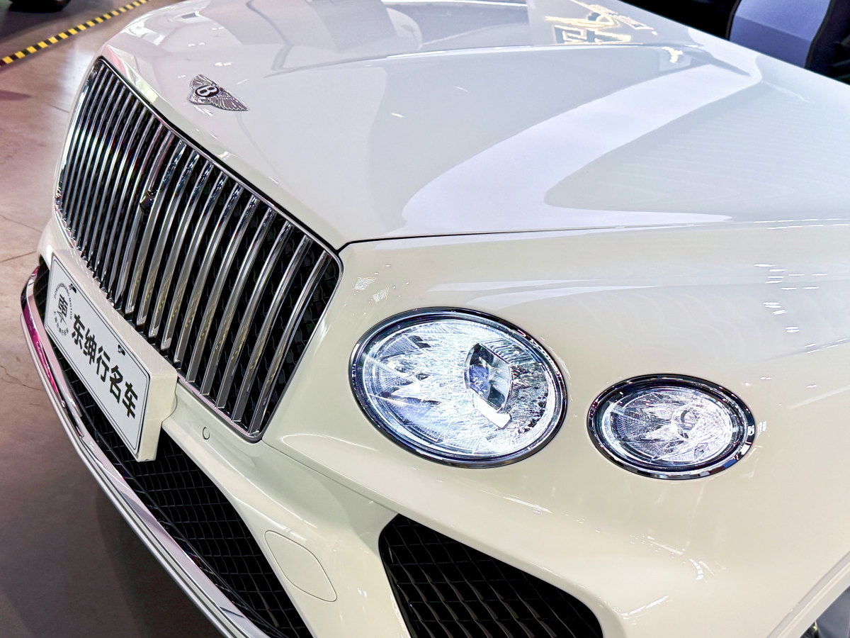 賓利 添越  2023款 4.0T V8 長(zhǎng)軸距版圖片