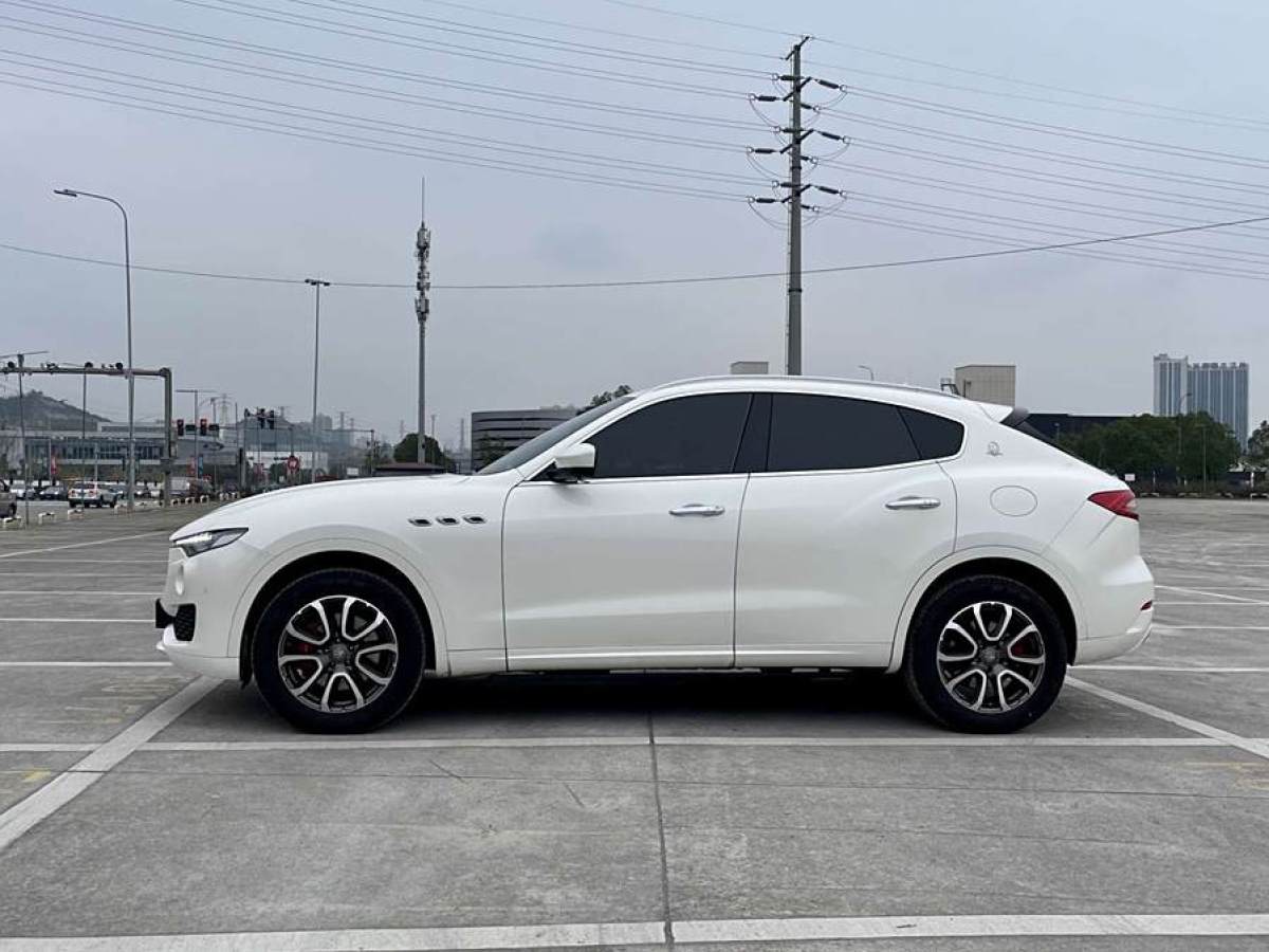 瑪莎拉蒂 Levante  2019款 3.0T 350Hp 標(biāo)準(zhǔn)版 國(guó)VI圖片