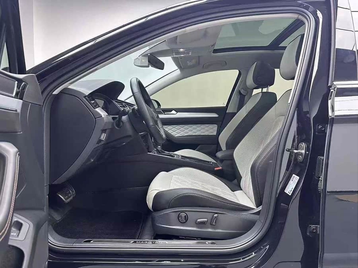 大眾 邁騰  2023款 200萬(wàn)輛紀(jì)念版 330TSI DSG豪華型圖片