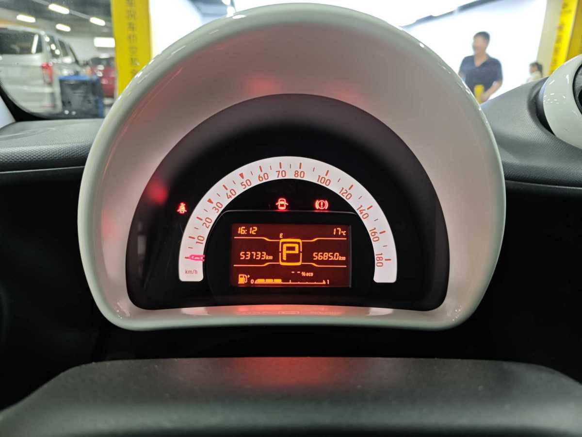 2015年11月smart fortwo  2015款 1.0L 52千瓦硬頂靈動(dòng)版