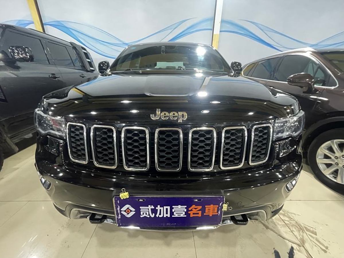 Jeep 大切諾基  2017款 3.0L 舒享導(dǎo)航版圖片