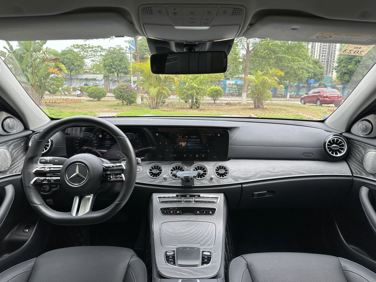 奔馳 奔馳E級  2021款 改款 E 300 L 尊貴型圖片