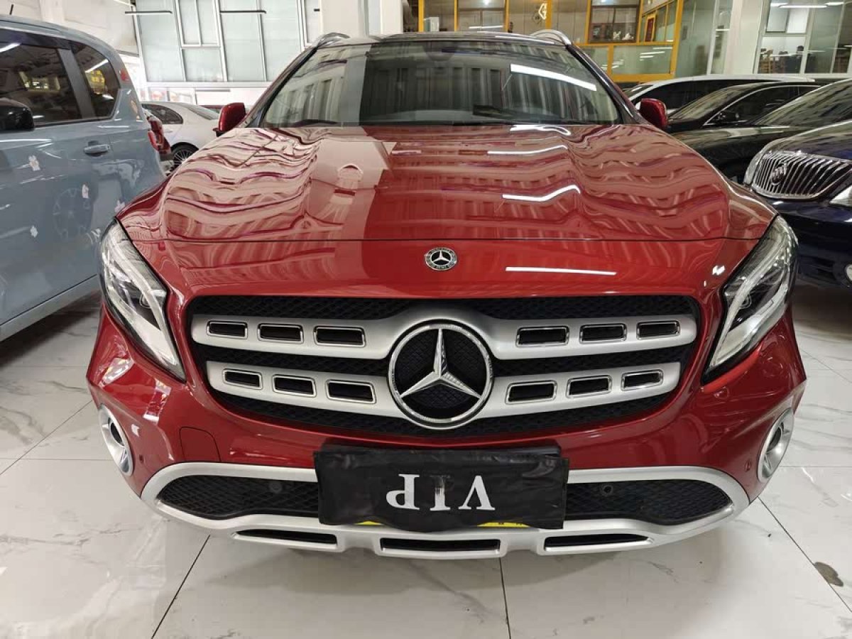 奔馳 奔馳GLA  2017款 GLA 220 4MATIC 時(shí)尚型圖片