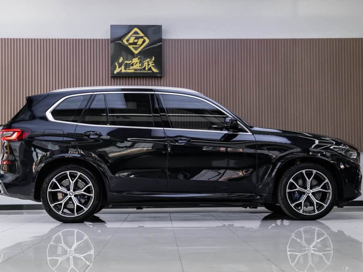 寶馬 寶馬X5  2021款 改款 xDrive40i 尊享型 M運(yùn)動(dòng)套裝圖片