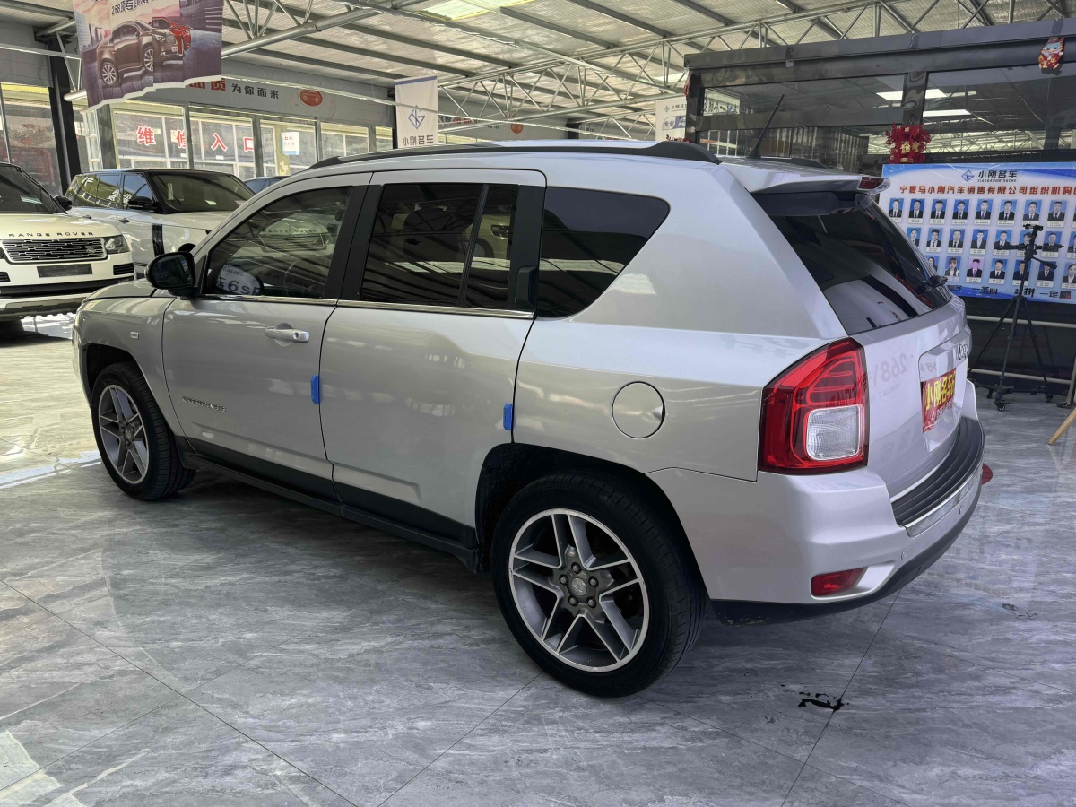 Jeep 指南者  2013款 2.4L 四驅(qū)豪華版圖片