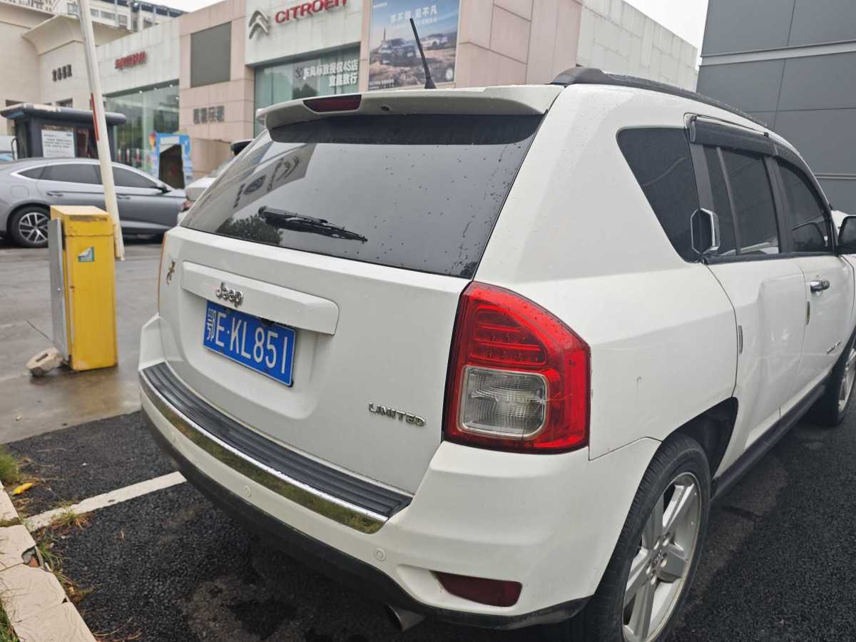 Jeep 指南者  2013款 2.4L 四驅(qū)豪華版圖片