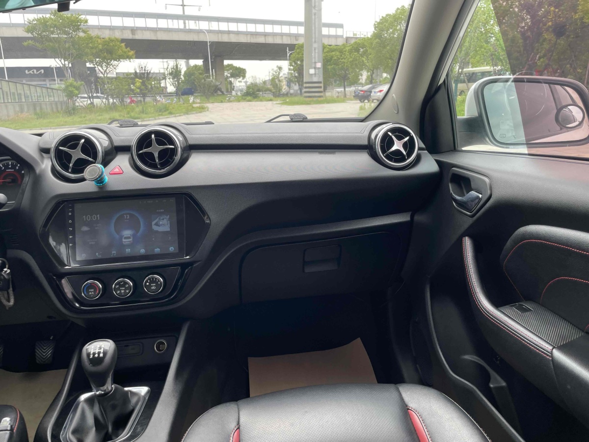 2017年7月東南 DX3  2019款 DX3X酷綺 1.5L 手動尊貴型