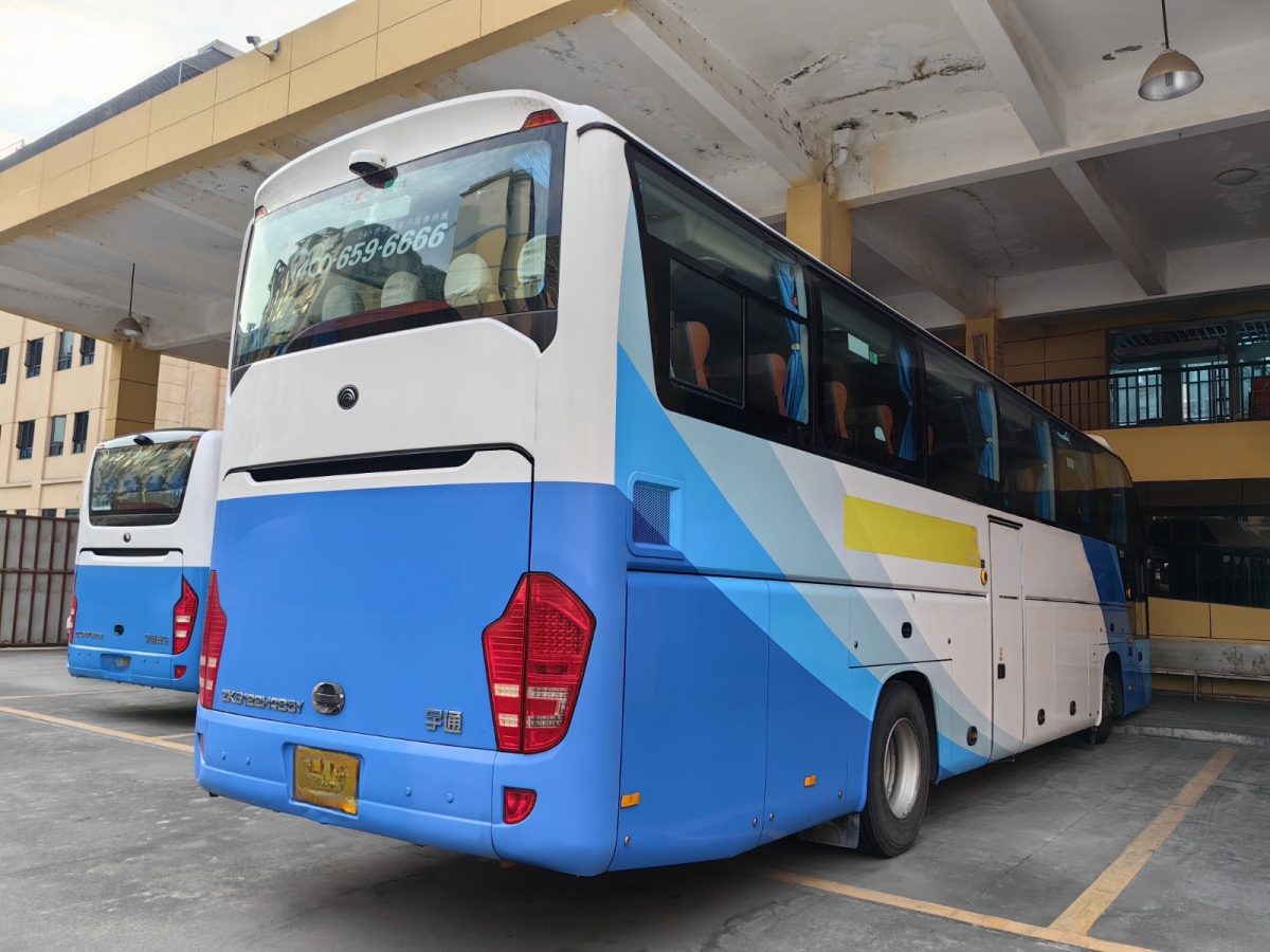 國五50座宇通6122斜玻璃氣囊營運車圖片