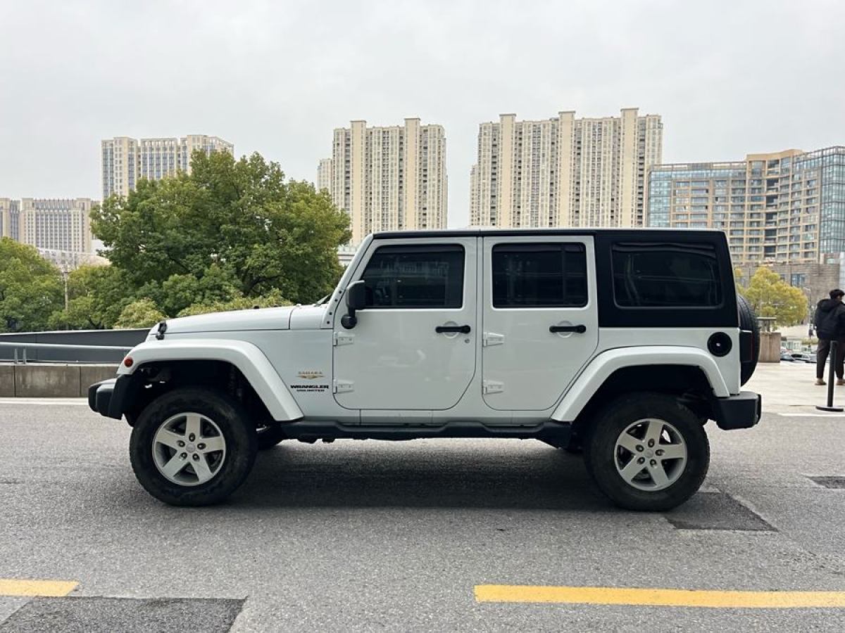 Jeep 牧馬人  2014款 3.0L Sahara 四門版圖片