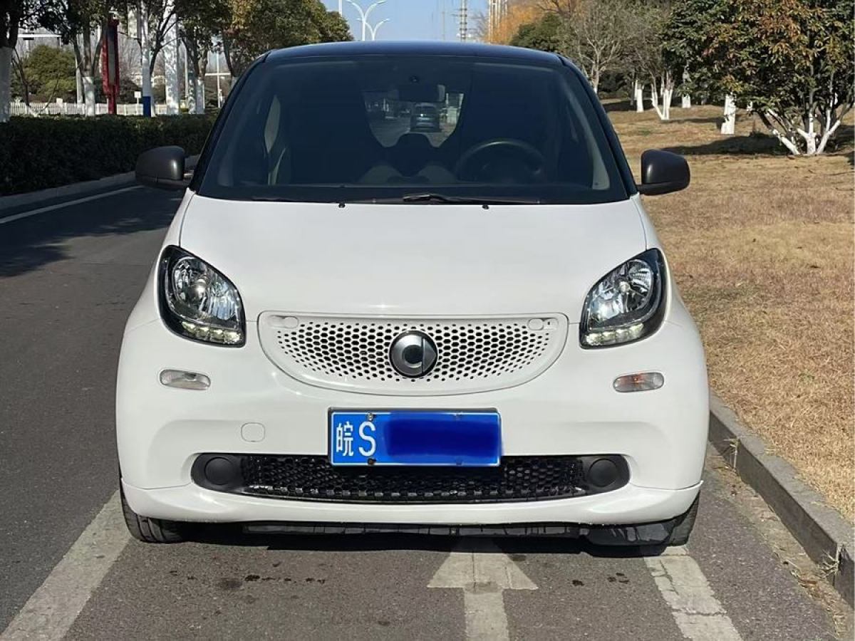 smart fortwo  2019款 0.9T 66千瓦硬頂動(dòng)擎版 國(guó)VI圖片