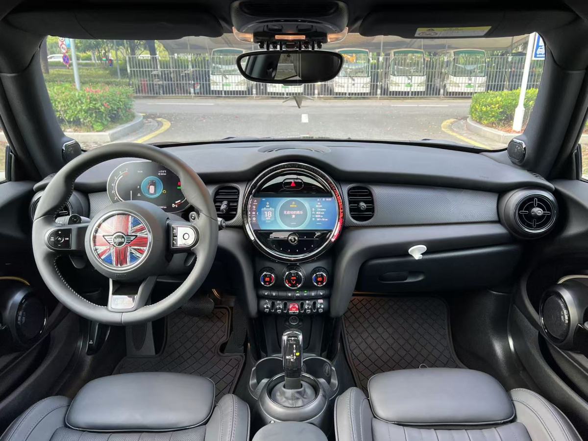 MINI MINI  2023款 2.0T COOPER S 國(guó)王十字特別版圖片