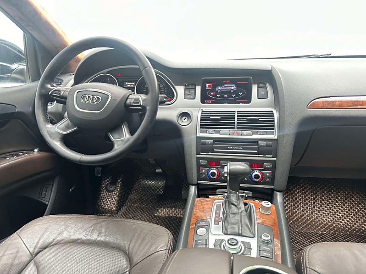 奧迪 奧迪Q7  2012款 3.0 TDI 領(lǐng)先型圖片