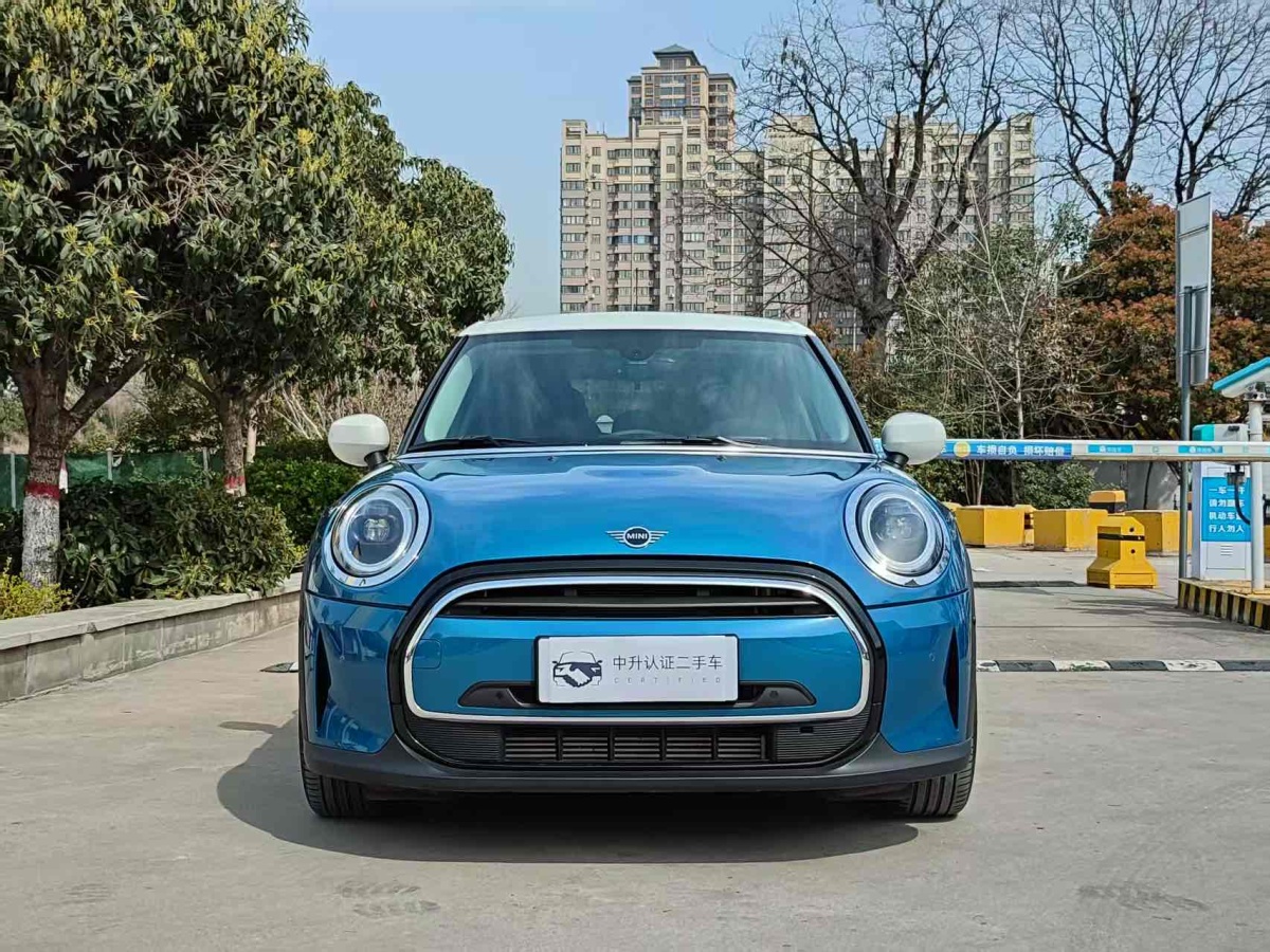 2022年3月MINI MINI  2022款 改款 1.5T COOPER 經(jīng)典派 五門版