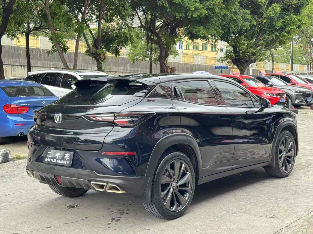 長(zhǎng)安 UNI-T  2020款 1.5T 尊貴型圖片