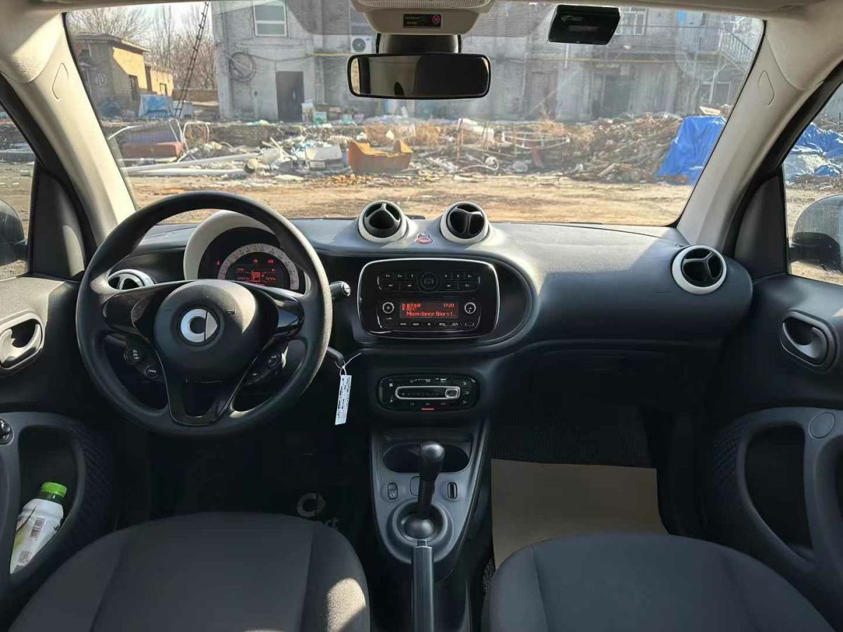 2017年9月smart forfour  2017款 0.9T 66千瓦摯愛特別版