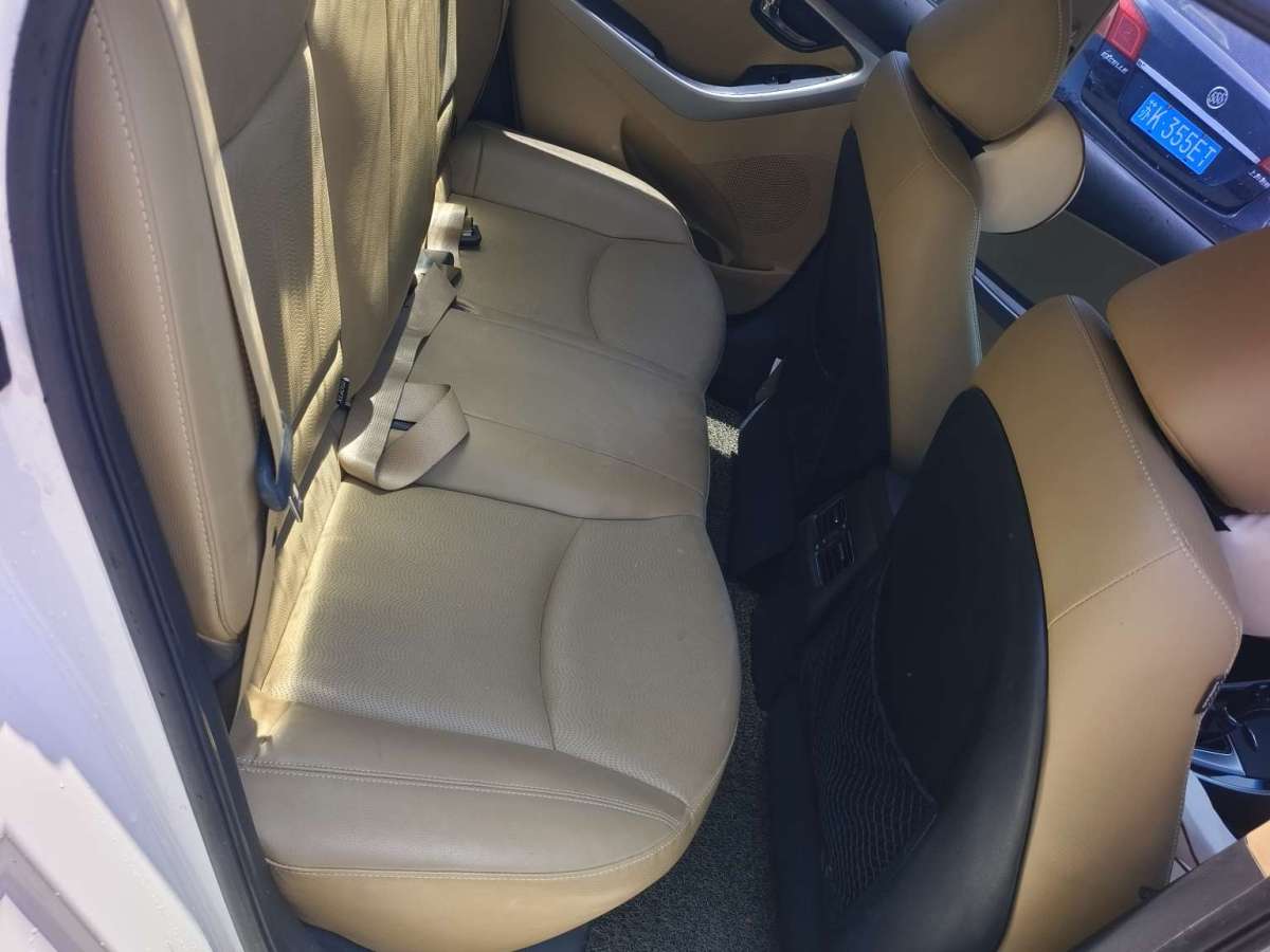 現(xiàn)代 朗動  2013款 1.6L 自動尊貴型圖片
