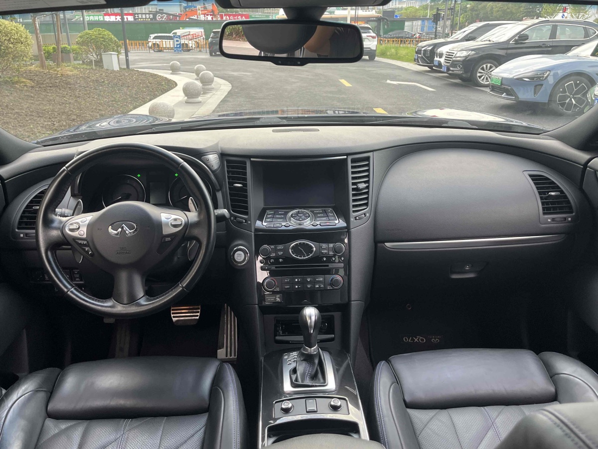 英菲尼迪 QX70  2015款 3.7L 絕影版圖片