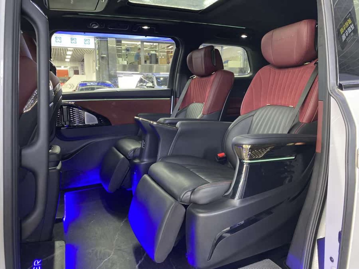 廣汽傳祺 M8  2023款 宗師系列 雙擎 御尊圖片