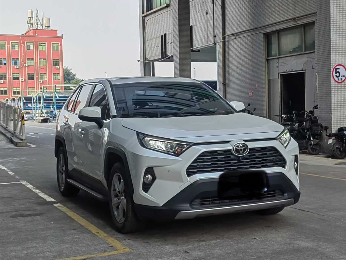 豐田 RAV4  2018款 榮放 2.0L CVT兩驅(qū)風(fēng)尚版圖片