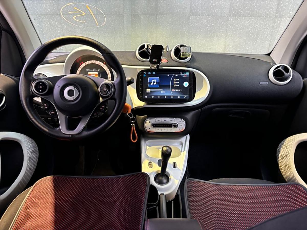 smart fortwo  2017款 1.0L 52千瓦硬頂摯愛(ài)特別版圖片