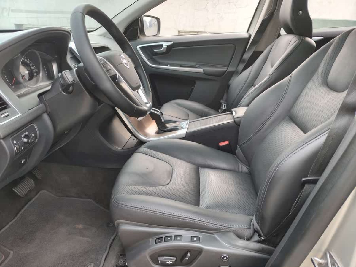 沃爾沃 XC60  2017款 T5 AWD 智進(jìn)升級(jí)版圖片