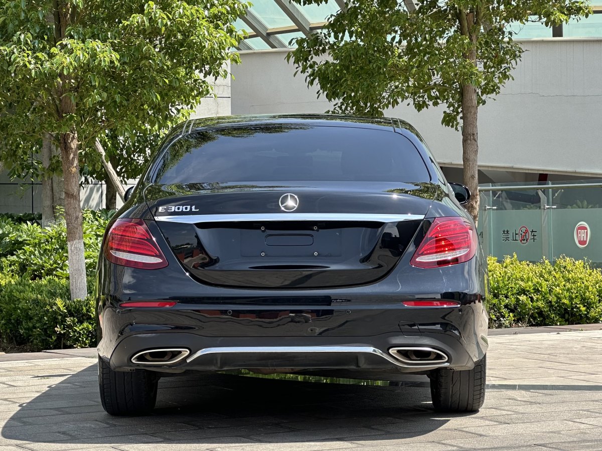 奔馳 奔馳E級  2019款 改款 E 300 L 運(yùn)動時(shí)尚型圖片