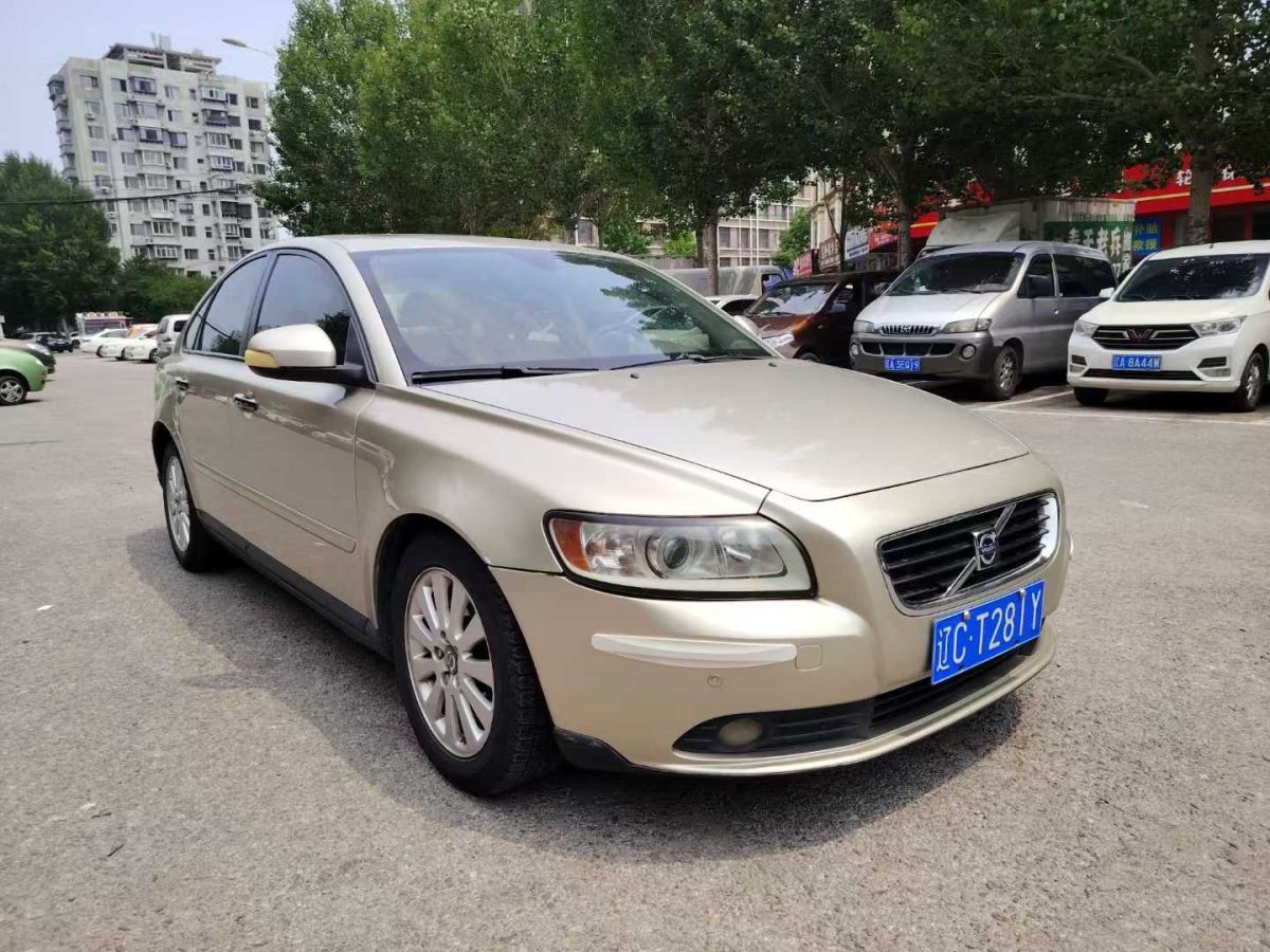 沃爾沃 S40  2010款 2.0L 手動標(biāo)準(zhǔn)型圖片