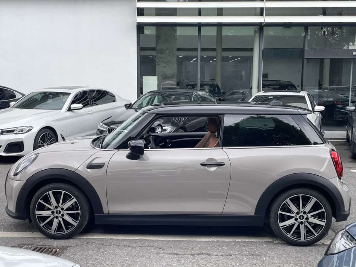 MINI MINI  2022款 改款 1.5T COOPER 藝術(shù)家圖片