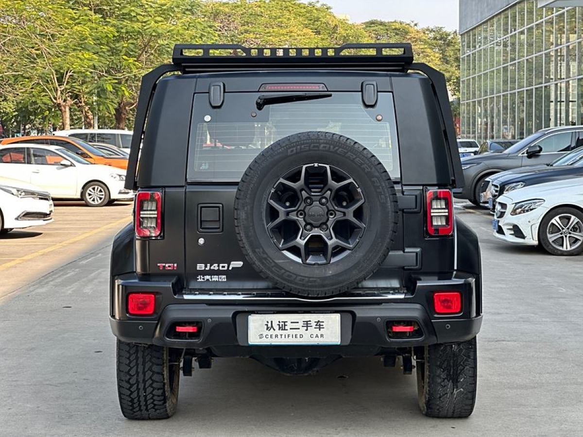 北京 BJ40  2021款 2.0D 自動(dòng)四驅(qū)刀鋒英雄版?zhèn)b客型（前后電控鎖）圖片